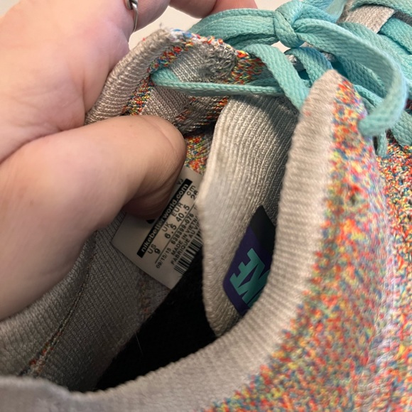 EUC Nike sneakers 9 - Picture 2 of 2